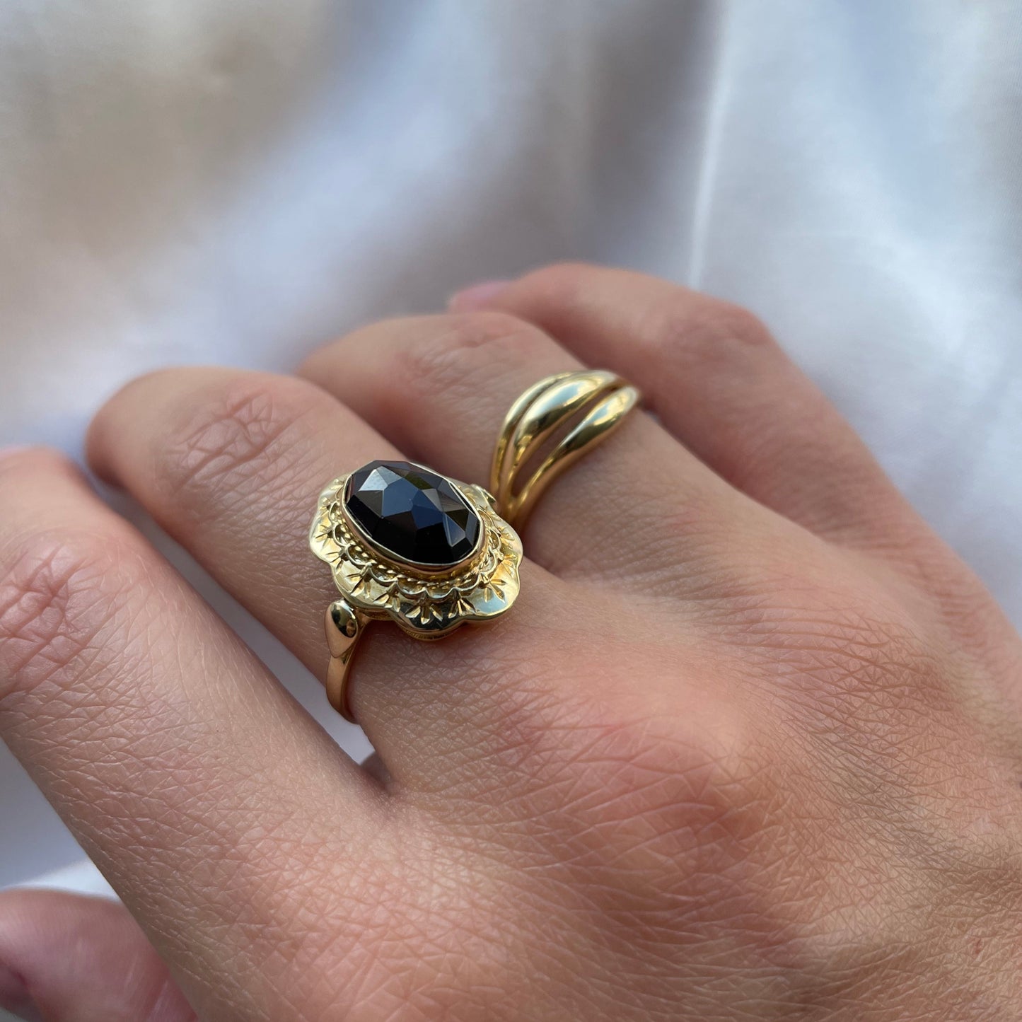 14K gouden vintage ring met grote granaatsteen