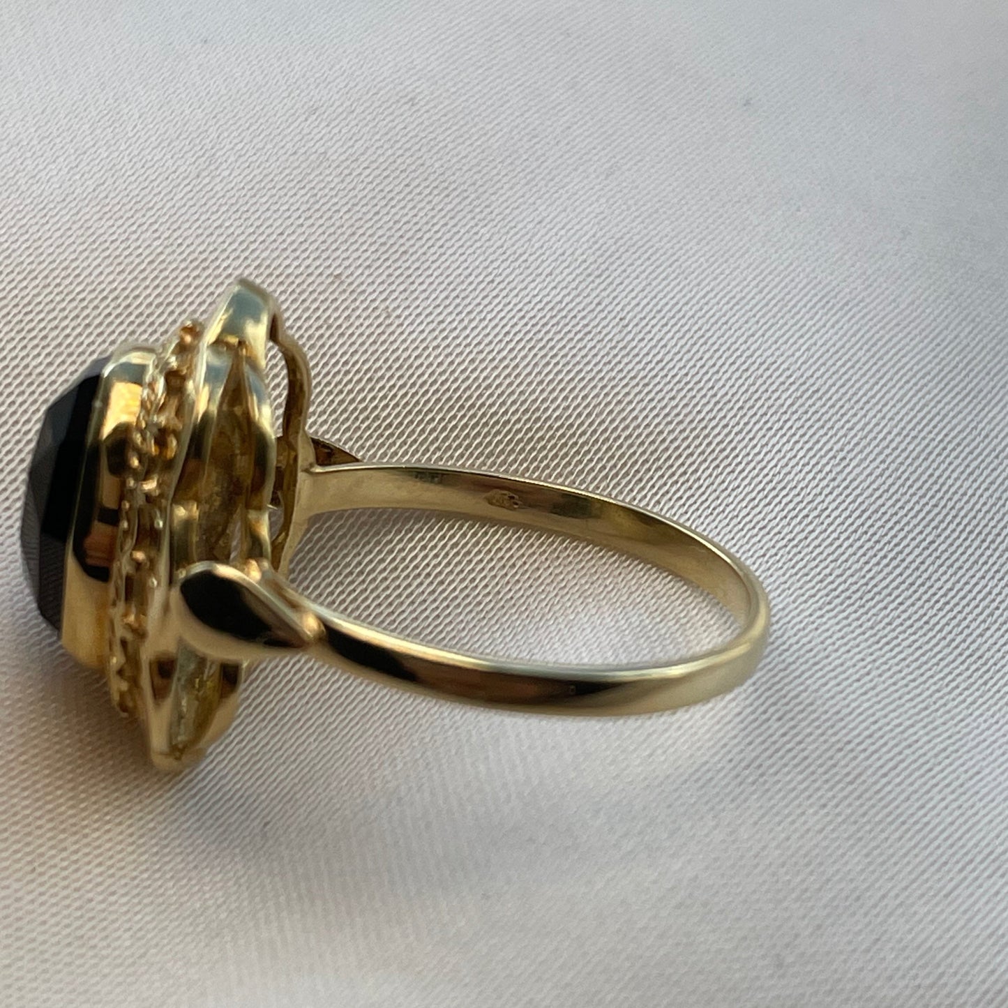 14K gouden vintage ring met grote granaatsteen