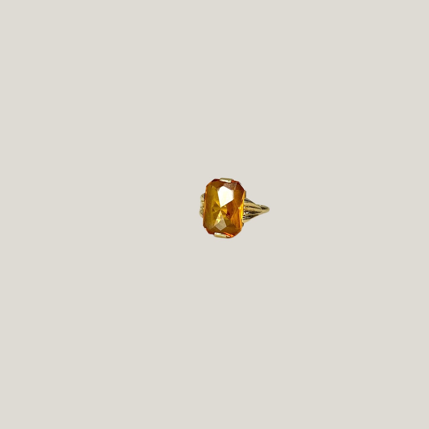 14 karaat vintage ring met oranje Saffier