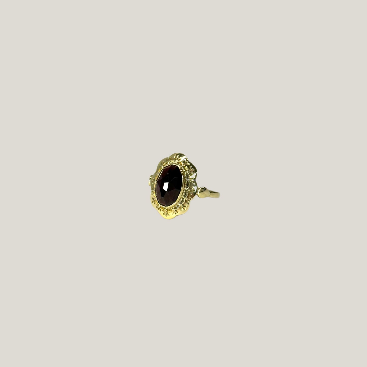 14 karaat vintage ring met Granaat
